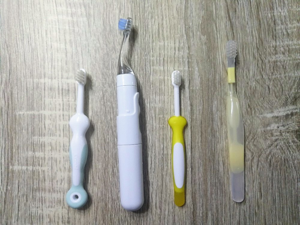 写真：購入した子ども用歯ブラシ