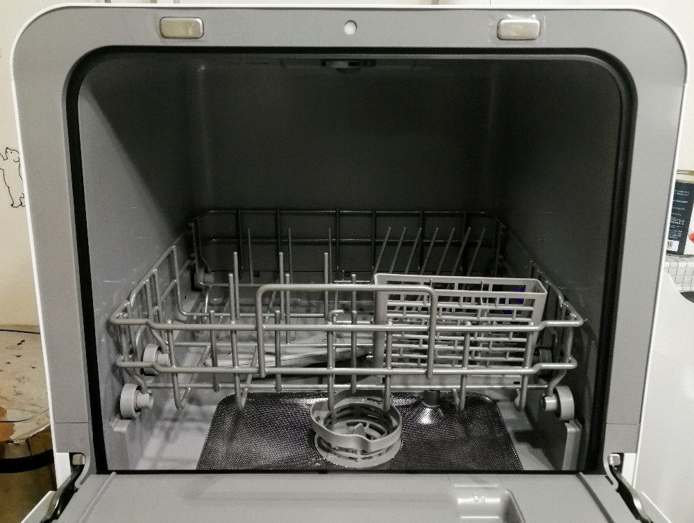写真：アイリスオーヤマ食器洗い乾燥機　内部